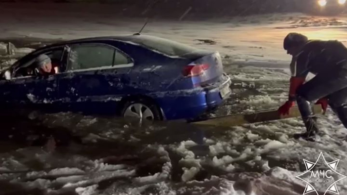 Ехал по навигатору и заехал в водоем, где провалился под лед». В престижном  Хатежино под Минском машина ушла под лед - KP.RU