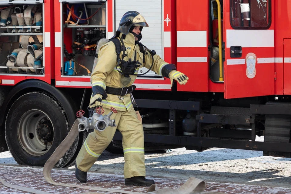 За сутки в Красноярском крае произошло десять пожаров, один из них оказался смертельным.