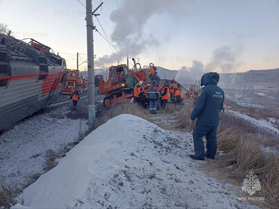 14 вагонов с углем сошли с рельсов. Фото: пресс-служба ГУ МЧС России по Забайкальскому краю