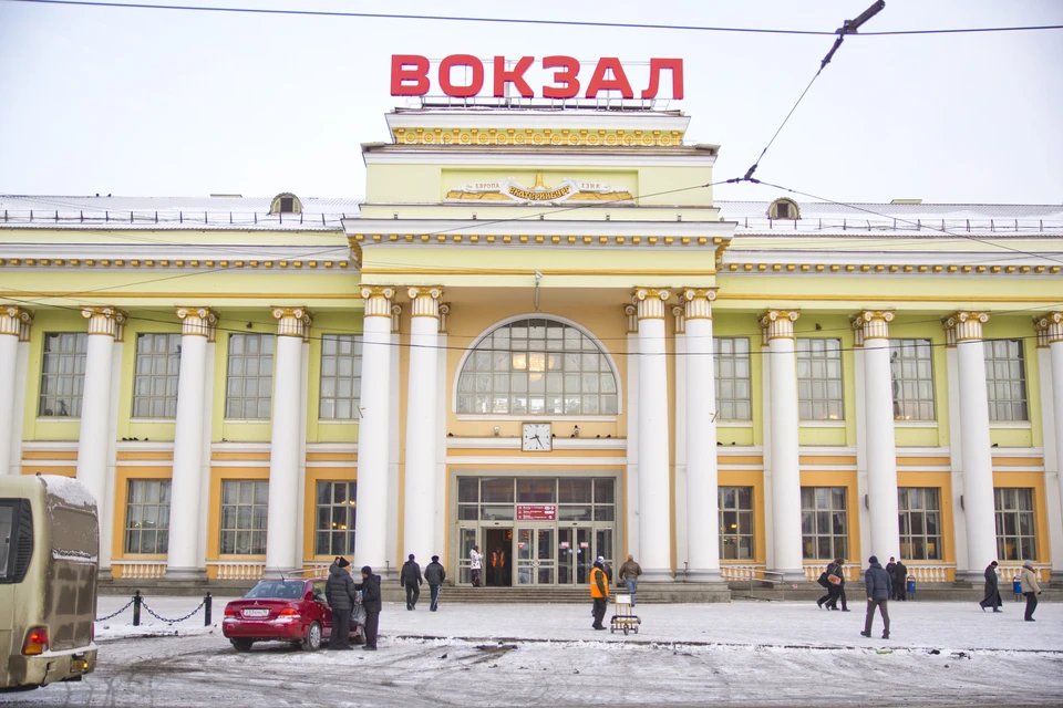 Состав экстренно останавливали на железнодорожном вокзале Екатеринбурга