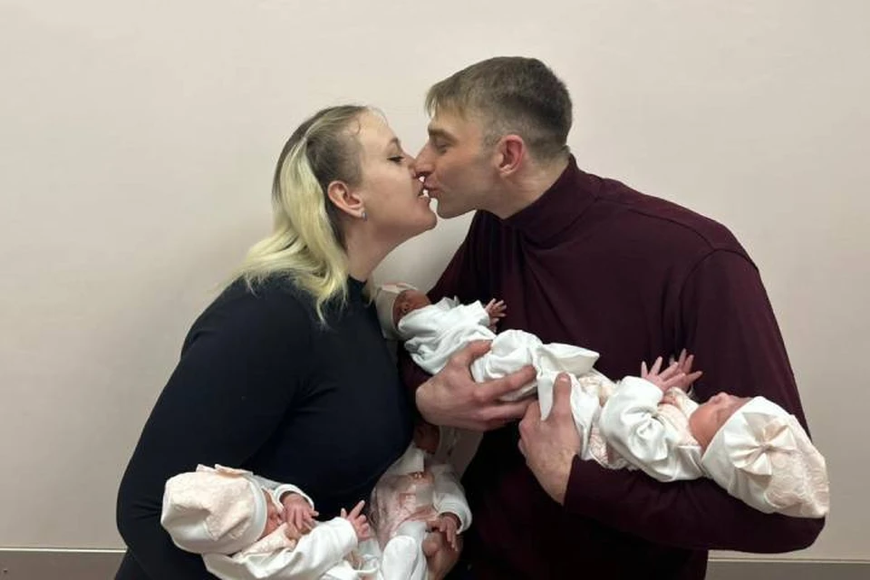 Алена и Александр Гордиенко стали родителями четырех девочек. Фото: пресс-служба Перинатального центра