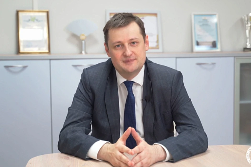 Министр прочитал отрывок из «Евгения Онегина». Фото: kirovreg.ru