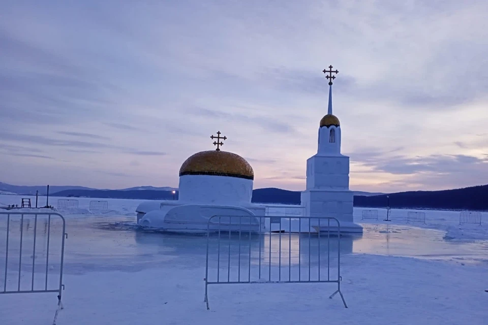 Храм опустился под воду на метры. Фото: Челябинская митрополия