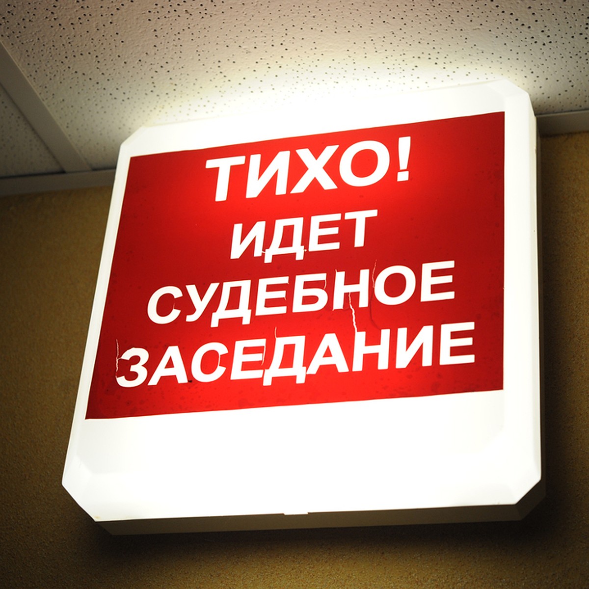 В Витебске сотрудница ювелирного магазина украла 33 кольца и сдала в ломбард  - KP.RU