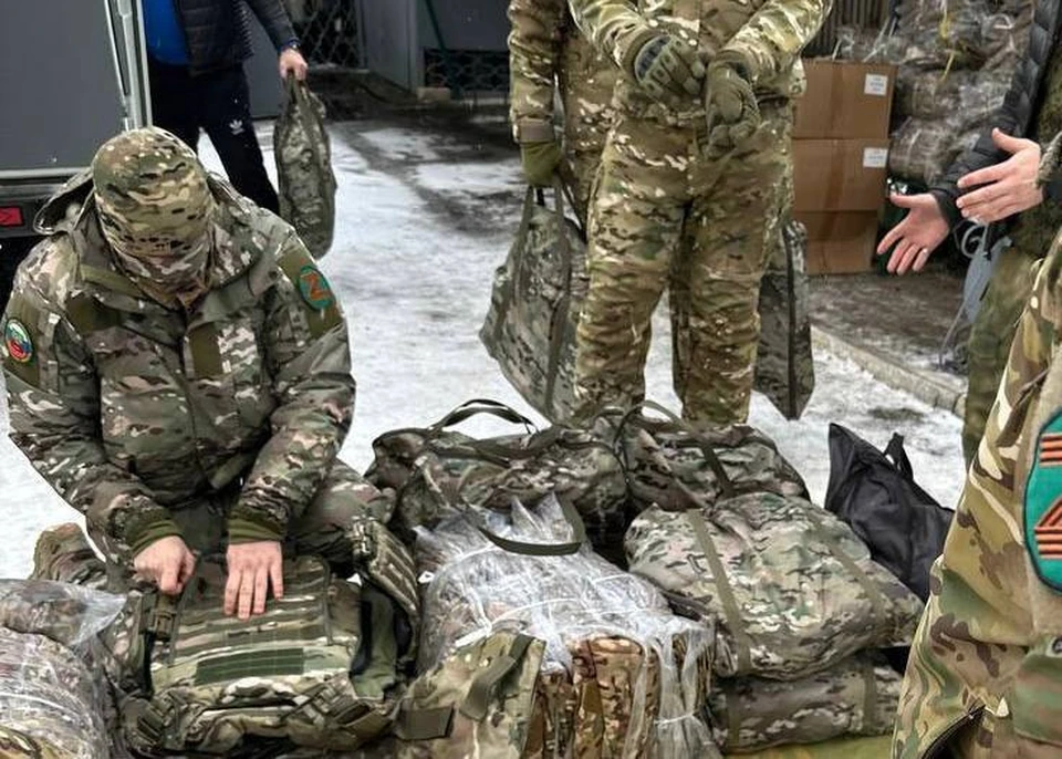 В помощь добровольцам передали бронежилеты, шлемы и теплые вещи. ФОТО: Евгений Балицкий