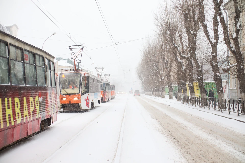 Движение трамваев и автобусов затруднено в Нижнем Новгороде из-за снегопада.