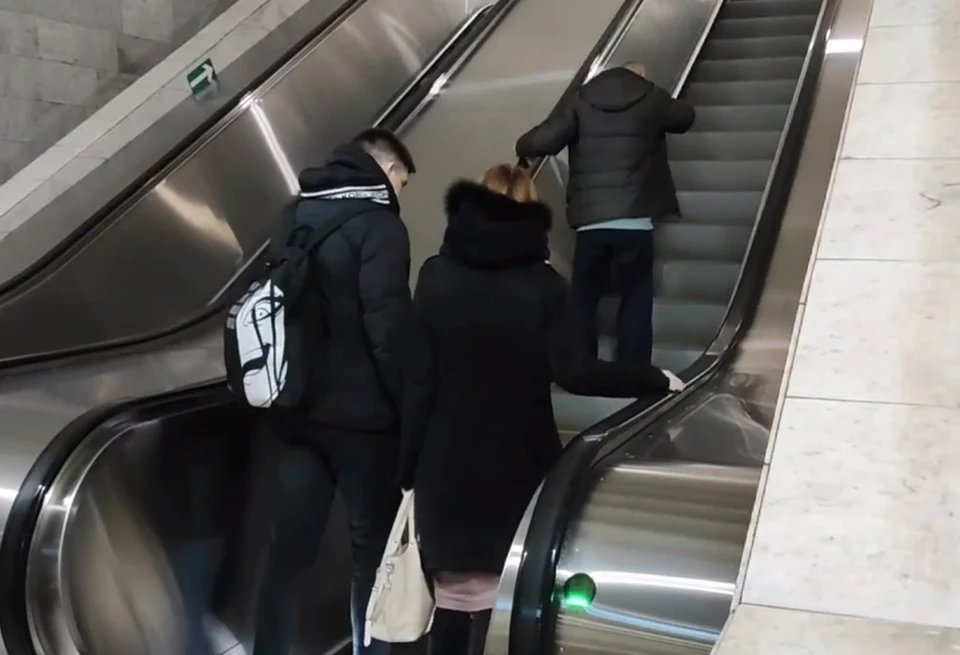 На двух станциях СТ запустили эскалаторы. Кадр с видео администрации Волгограда.