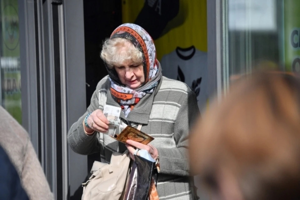 повышение пенсионного возраста таблица выхода на пенсию по годам. пенсионный возраст для женщин. новости о выходе на пенсию. пенсионный возраст в россии по старости 2021. таблица увеличения пенсионного возраста по годам.