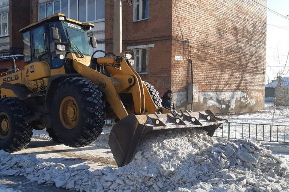 В Иркутске приступили к грейдированию дворов