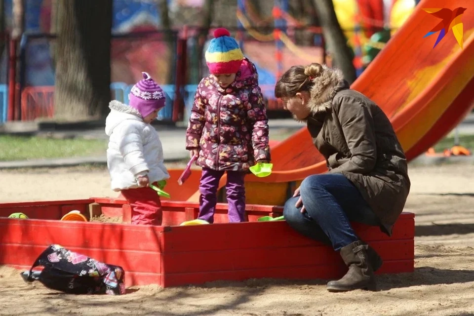 В Минтруда Беларуси сказали про увеличения размера пособия по уходу за ребенком с 1 февраля. Снимок носит иллюстративный характер.