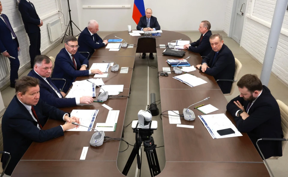 Президент обещал Петербургу дополнительное финансирование на транспортные проекты.