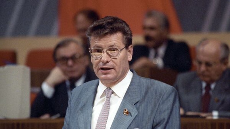 Лучинский пришел к власти в Молдове, обладая колоссальным доверием населения, которое он не оправдал.