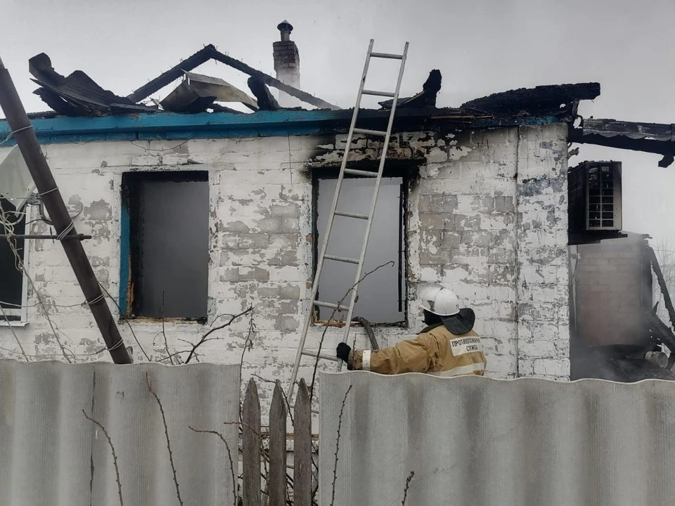 Пожар уничтожил дом полностью. Фото: ГУ МЧС России по Волгоградской области.