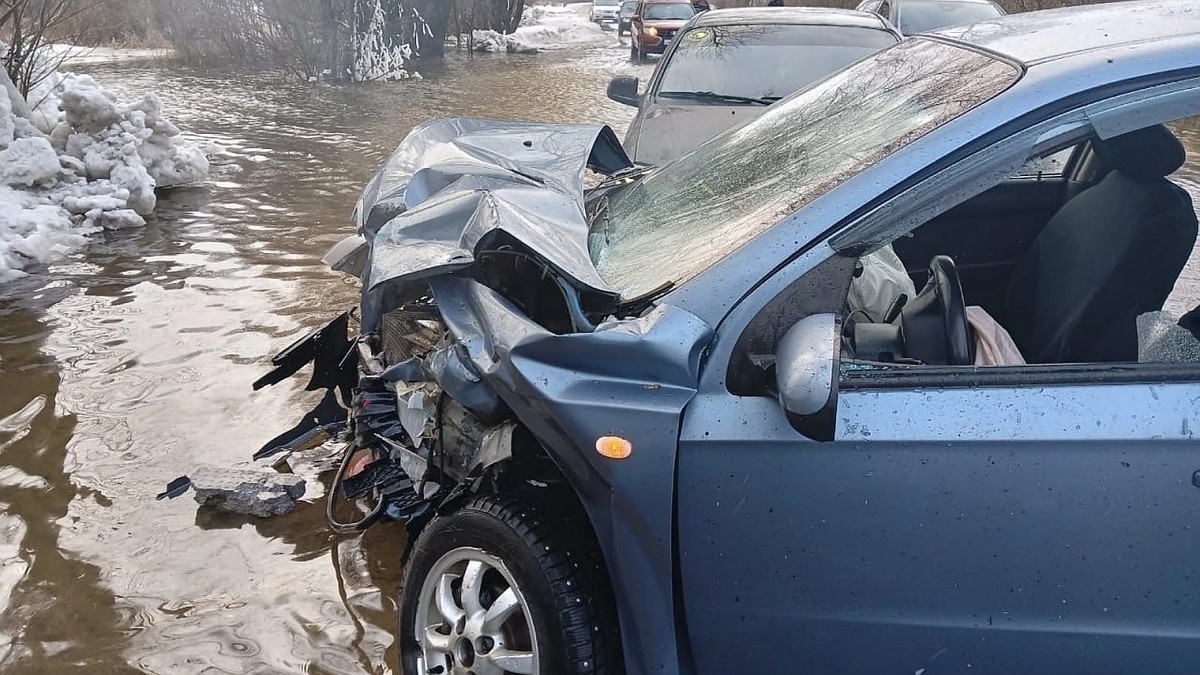 Под Воронежем пьяный водитель устроил ДТП, пострадала 12-летняя девочка -  KP.RU