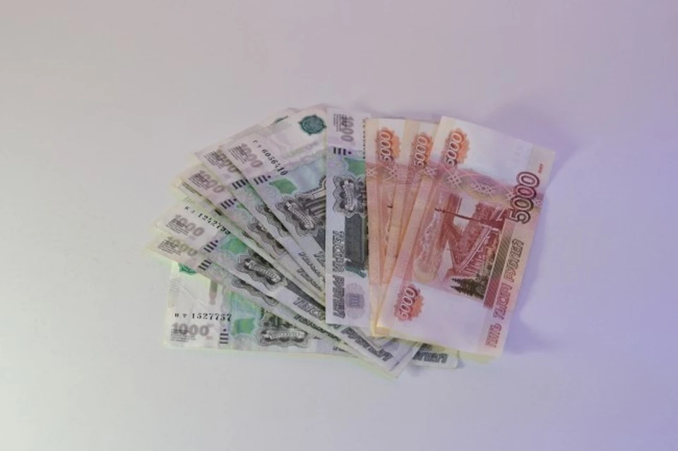 Сахалинка перевела себе деньги с чужого телефона