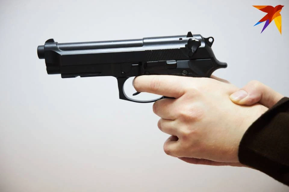 Мурманчанин незаконно хранил пистолет у себя дома.