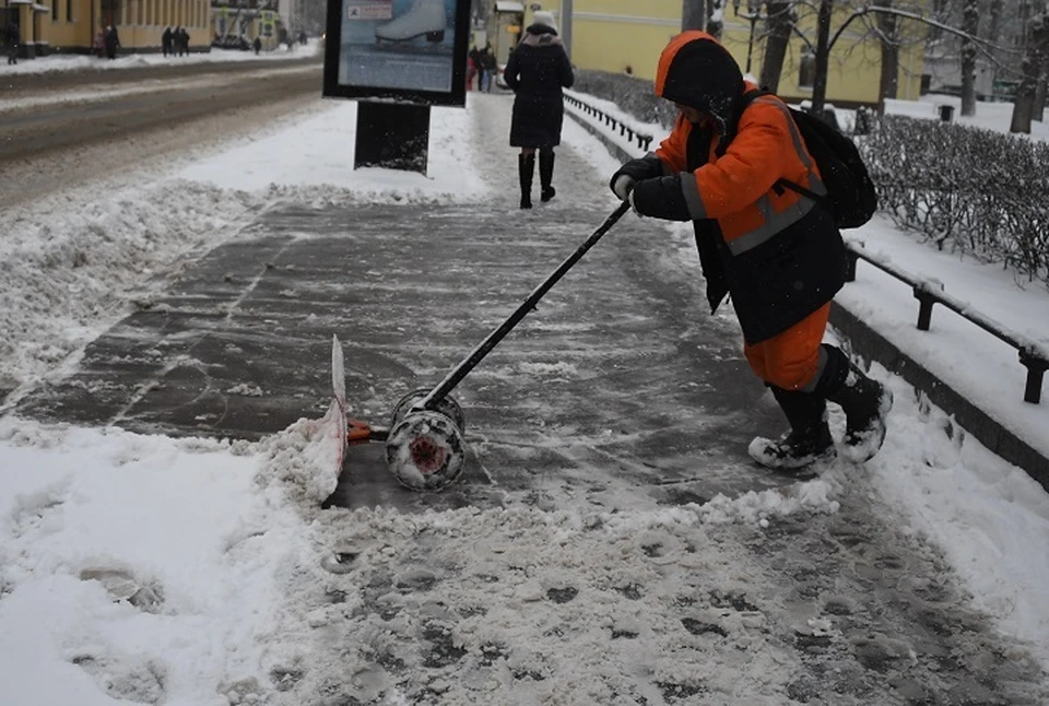 Жителя Каменска-Уральского просят почистить тротуары и остановки общественного транспорта