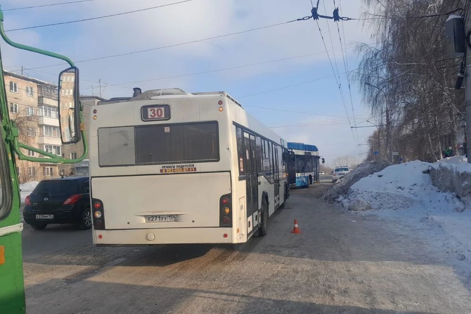 В Новосибирске 9-летний мальчик выпал из автобуса. Фото: Госавтоинспекция Новосибирской области
