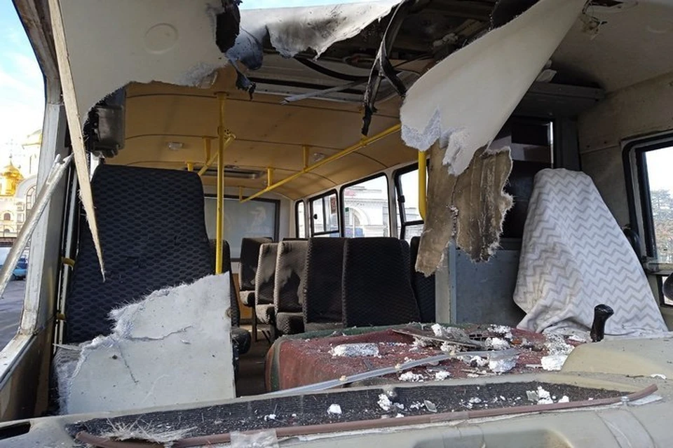 Автобус поврежден ударом дрона-камикадзе