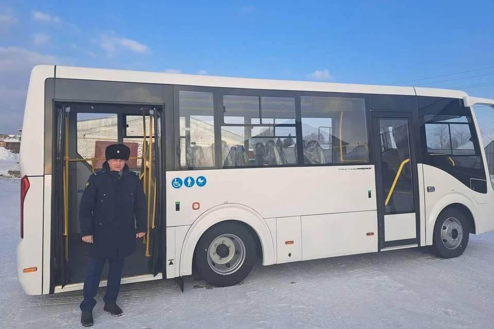 В Болотинском районе появился новый автобус. Фото: прокуратура НСО