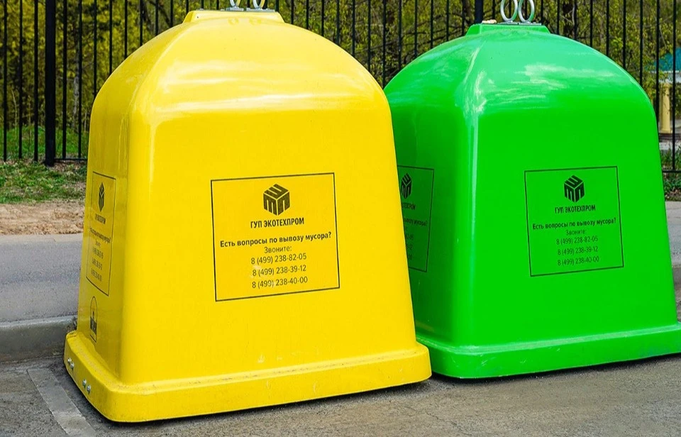Желтые контейнеры предназначены для сбора пластика, а зеленые – для сбора стекла