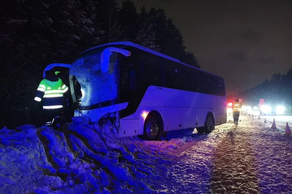 Прибыв в Реж, три пассажира в автобусе обратились к медикам. Фото: отделение пропаганды ГИБДД Свердловской области