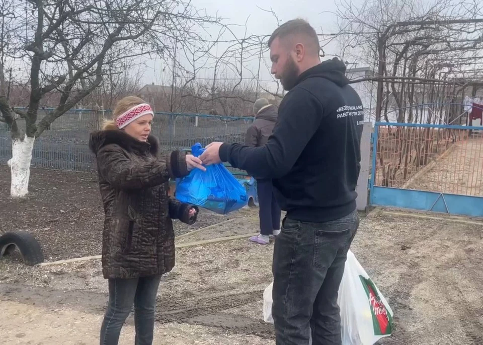 Гуманитарная помощь прибыла сразу для всей семьи. ФОТО: Народный фронт в Запорожской области