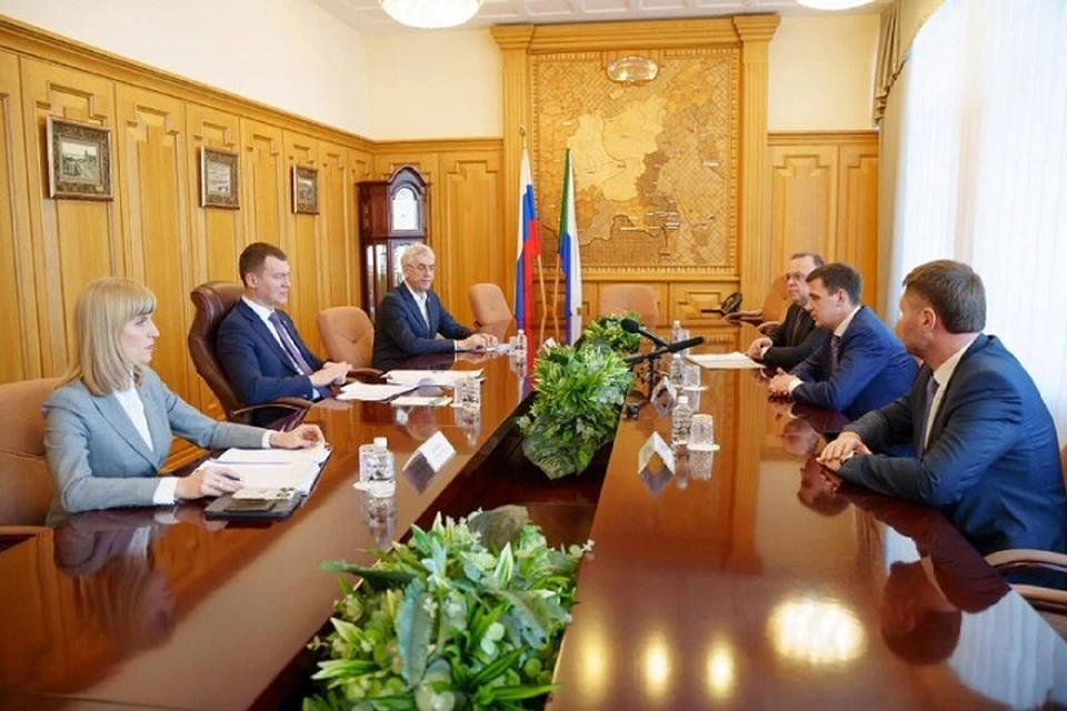 Глава региона подчеркнул значимость взаимодействия банка с территорией. Фото: правительство Хабаровского края