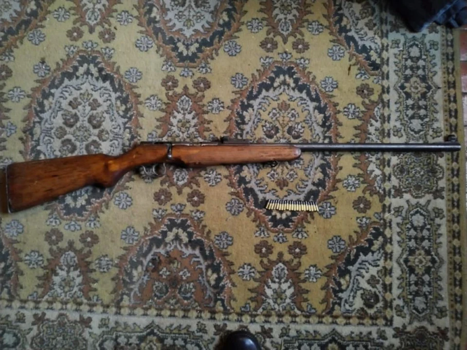 Нелегально хранившуюся винтовку с патронами изъяли у рязанского пенсионера. Фото: 62.мвд.рф
