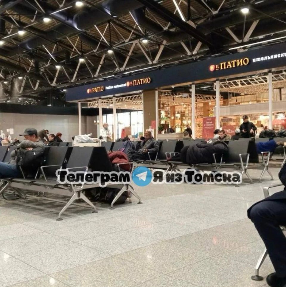 Рейсы задерживают на несколько часов. Фото: Telegram-канал «Я из Томска»