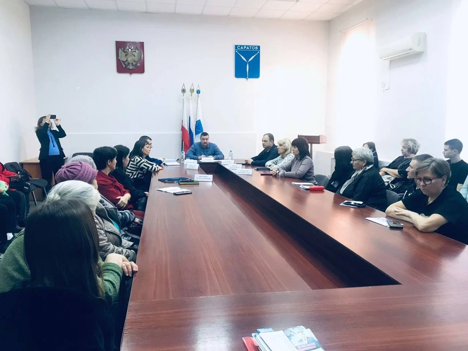 В Октябрьском районе Саратова состоялась встреча детей-сирот и их законных представителей с депутатом областной Думы Евгением Ковалевым