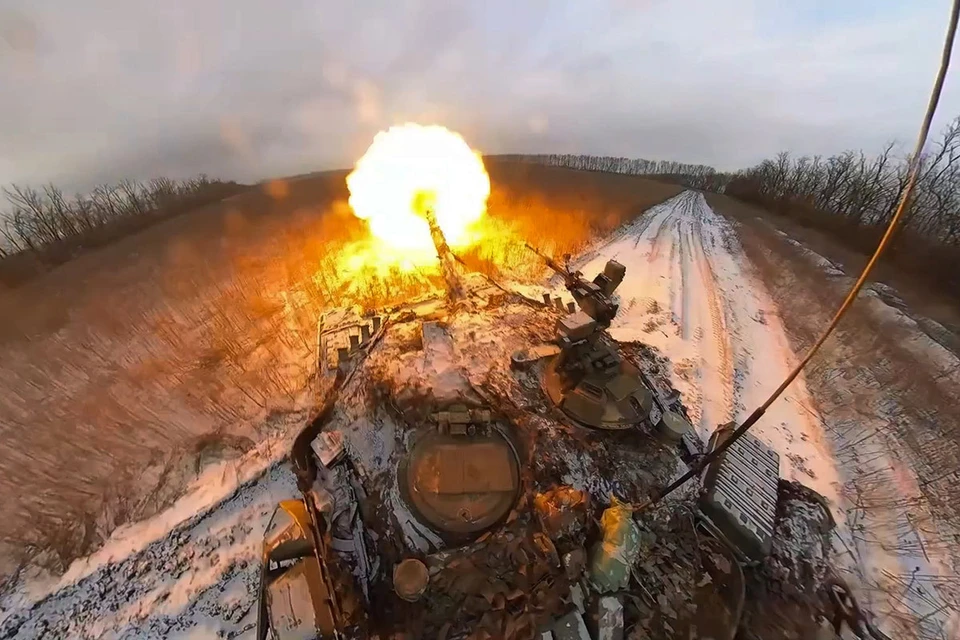 Танк Т-80БВ группировки войск "Запад" во время боевой работы на Купянском направлении в зоне проведения специальной военной операции.