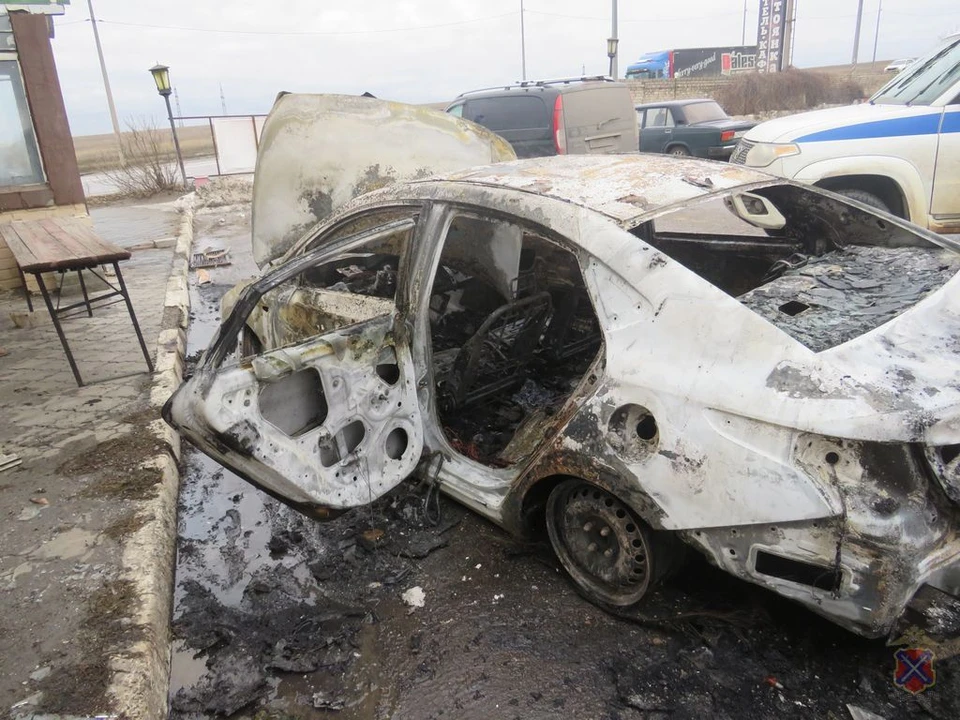 Машина полностью уничтожена огнем. Фото: ГУ МВД России по Волгоградской области.