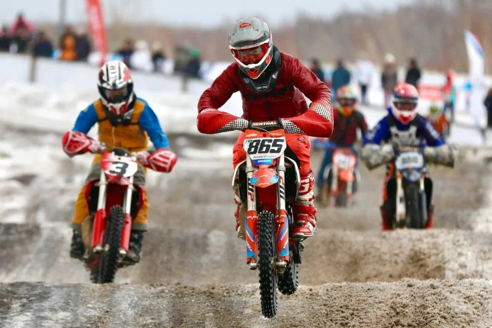 Соревнования по мотоциклетному спорту проходят на треке горы Люскус в Кемерове.