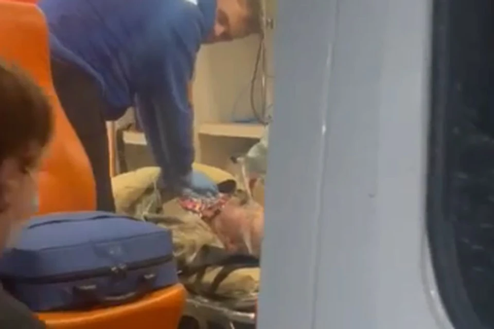 Врачей больницы обвинили в том, что они не помогли скорой спасать пациентку в НСО. Фото: стоп-кадр из видео очевидца