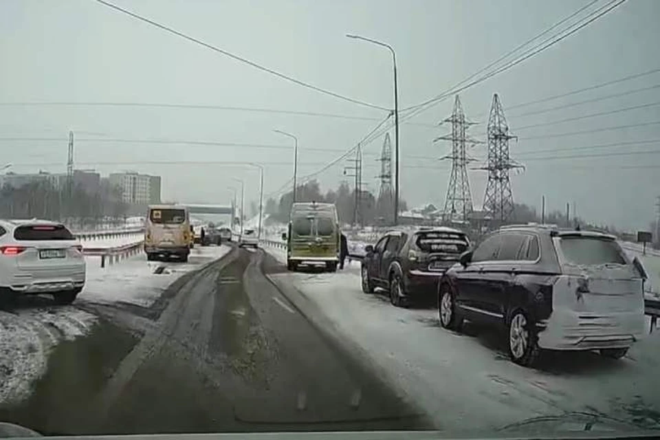 Массовое ДТП со школьным автобусом произошло в Иркутском районе 12 февраля