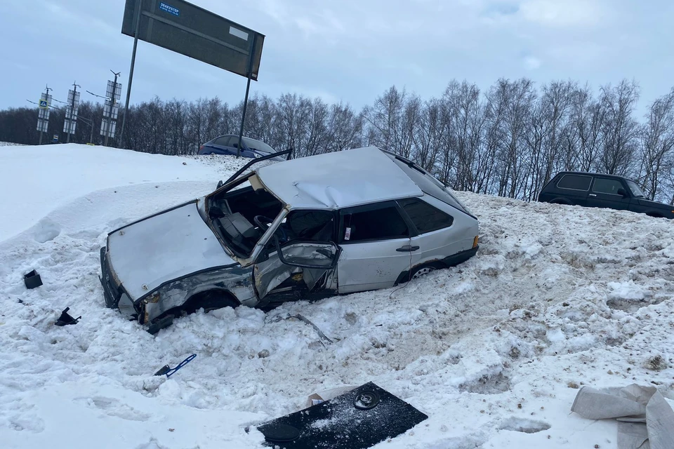 В ДТП с «Маздой» на трассе под Липецком пострадали водитель и пассажирка ВАЗа