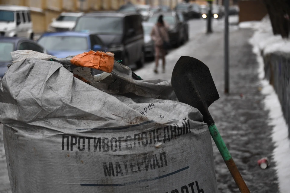 Городские службы Москвы контролируют состояние дорог из-за ледяного дождя