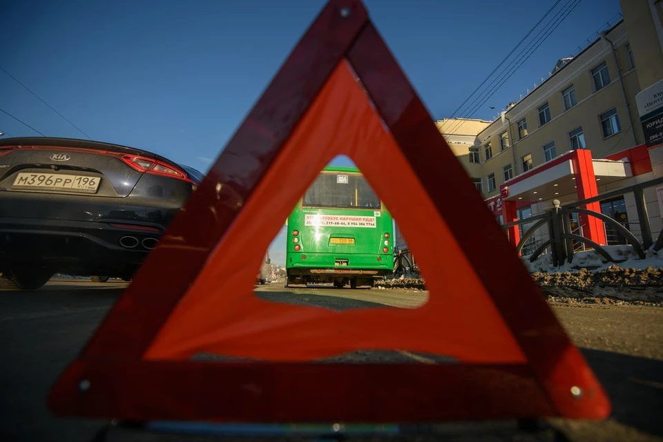 В Новосибирске иномарка влетела в троллейбус №23.