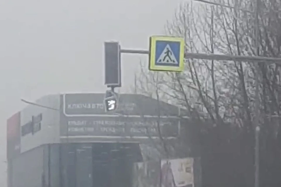 В Новосибирской области из-за штормового ветра вышли из строя светофоры.