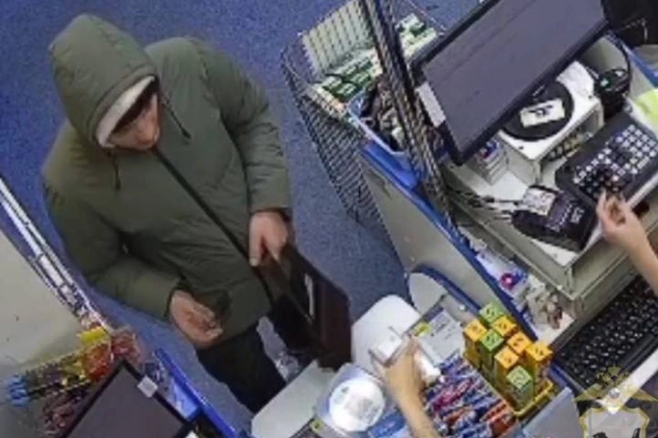 Купил продукты,лекарства и носки: в Иркутске ищут мужчину, потратившего деньги с чужой карты