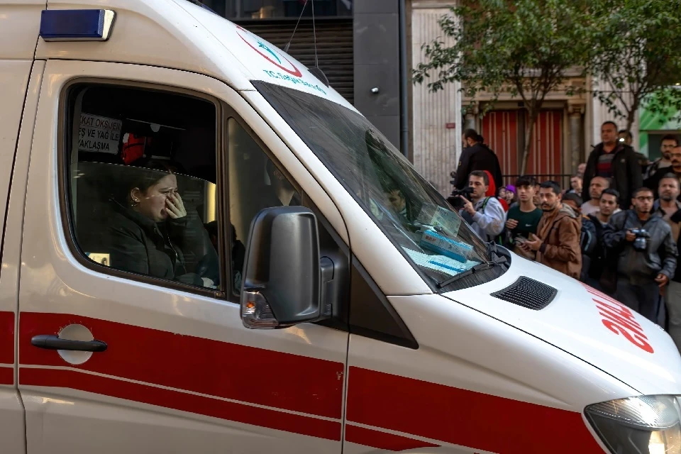 Бросалась на врачей и кричала: в Турции женщина сбежала из клиники, не оплатив пластическую операцию