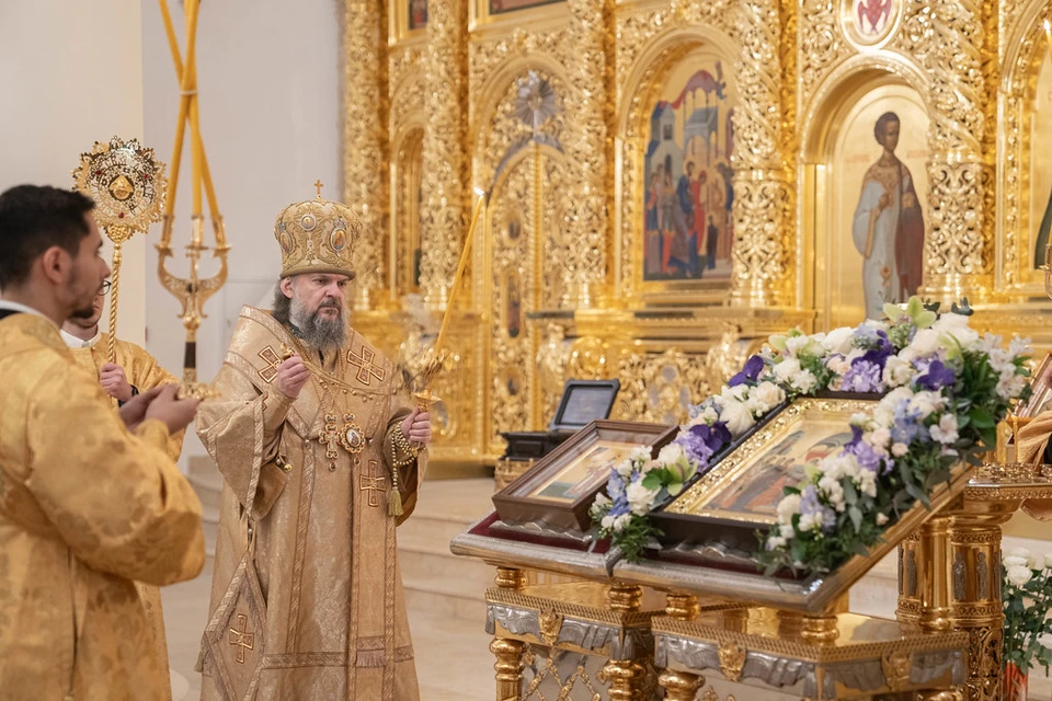 После службы в храме прихожан с праздником поздравил митрполит Тверской и Кашинский Амвросий Фото: Тверская епархия