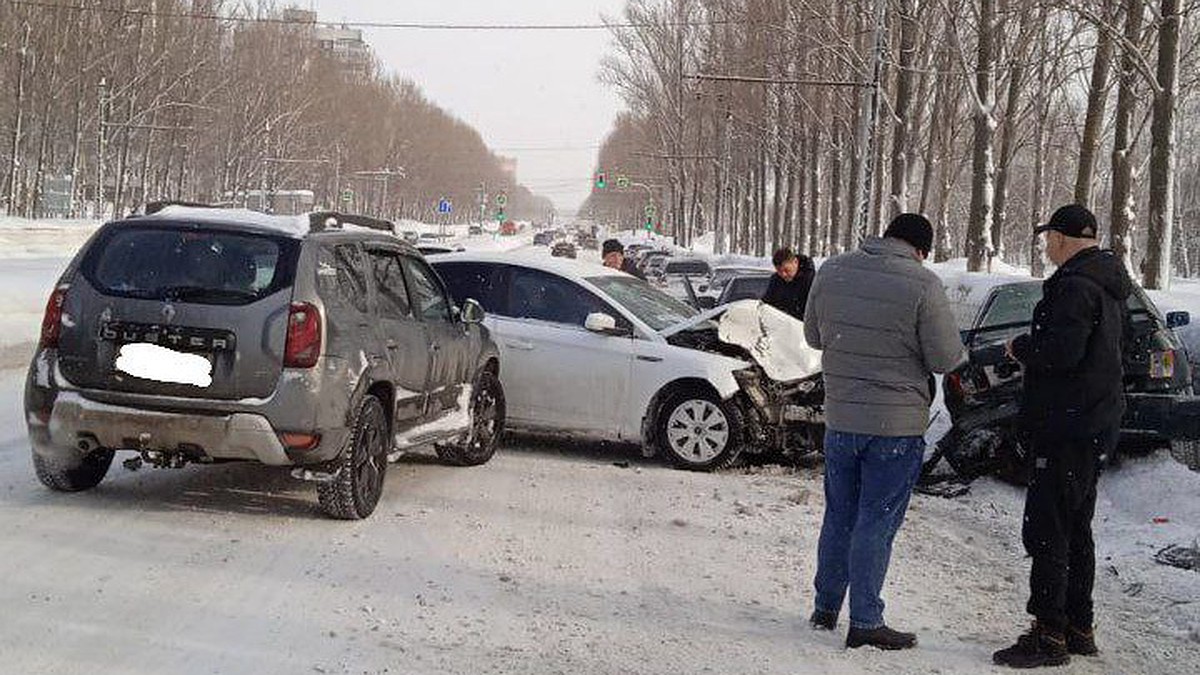 В Ульяновске на проспекте Созидателей из-за ДТП встало движение  троллейбусов - KP.RU