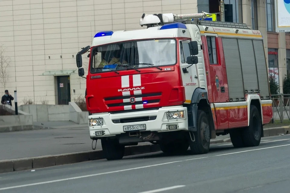 Пожар в квартире на Васильевском острове отправил женщину в больницу.