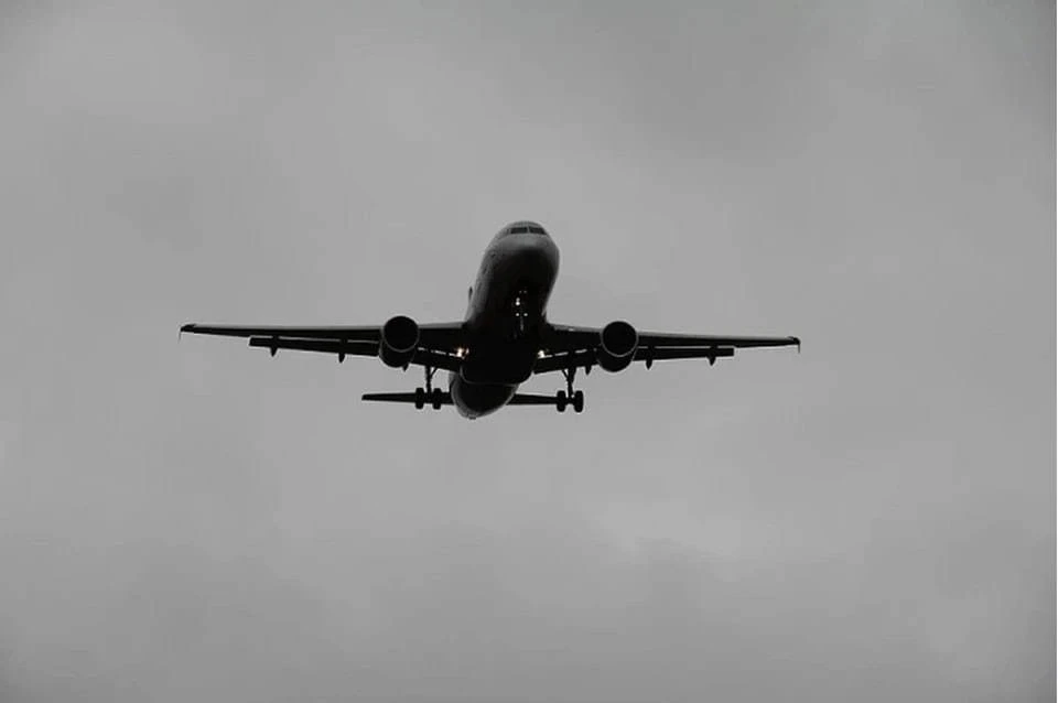 Летевший в Шанхай самолет экстренно сел в Гонконге из-за взрыва пауэрбанка