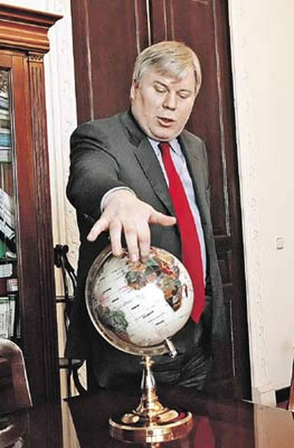 Анатолий Кучерена готов распространить российскую демократию на всем земном шаре.