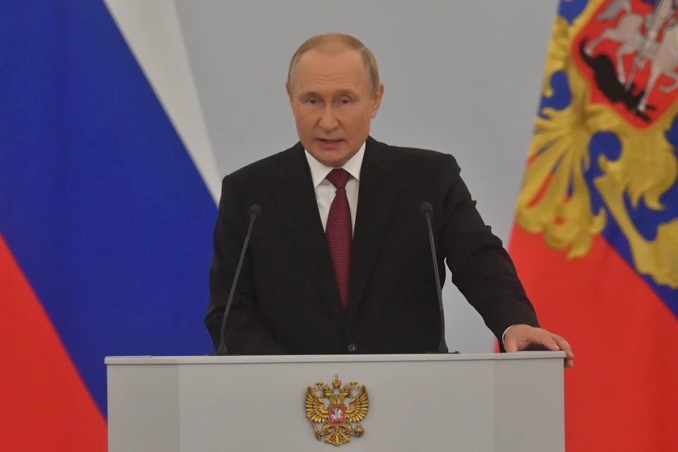 По словам президента, было закономерно то, что идея объединения классического и киберспорта родилась в России.
