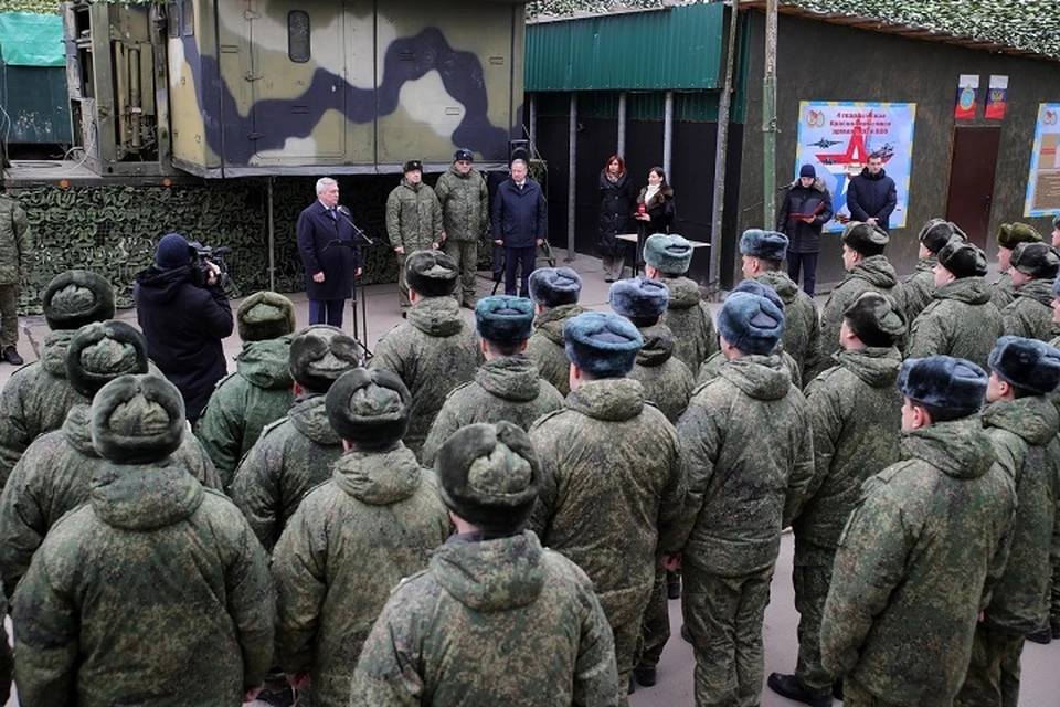 Губернатор вручил военным областные награды. Фото: сайт правительства Ростовской области