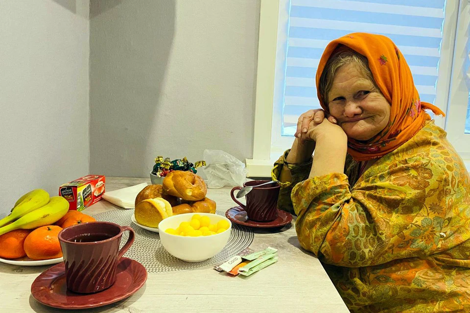 Диско-бабушка Лидия Уляшева в новой квартире. Фото — телеграм-канал Сергея Лазарева